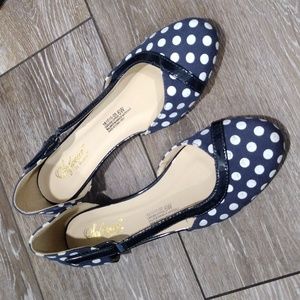Sofwear blue and white polka dot cotton flats. Size 6 wide